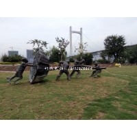 小孩搬运雕塑公园景观铜雕