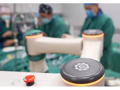 首例国产自研机器人辅助冠心病介入手术完成