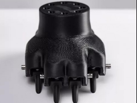 捷豹路虎创新研发3D打印“狗爪”，用于验证路虎卫士车型后备箱的耐久性