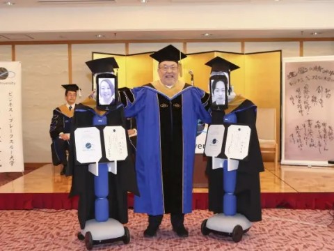 日本毕业礼由机器人替代 你的脸还会出现