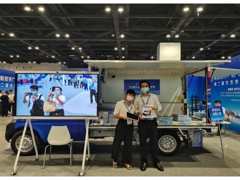 中国电信联合华为、小视科技等共同推出5G智慧售货车