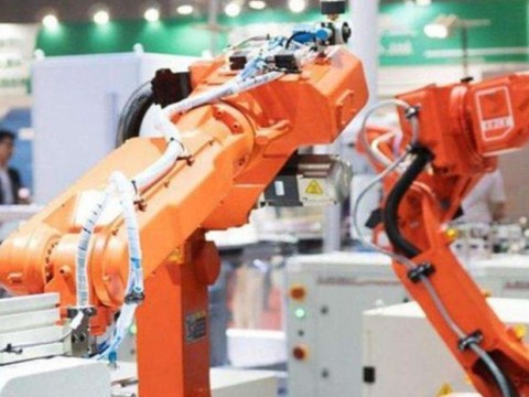 被西方封锁30年后，中国工业机器人创下世界纪录，是全球平