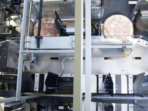 倍福 | 配备 XTS 系统的披萨盒包装机取代了三台传统包装机和产品输送系统