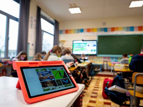 昕诺飞Trulifi无线光通信系统为比利时学校提供高速、安全、可靠的互联网连接