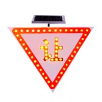 中卫减速让行警告标志 太阳能减速让行标志牌 三角形发光标志牌