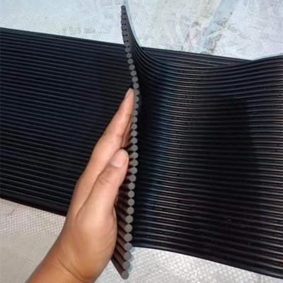 输送机导料槽阻燃防尘帘定制,250mm宽5mm直径,钢板固定图3